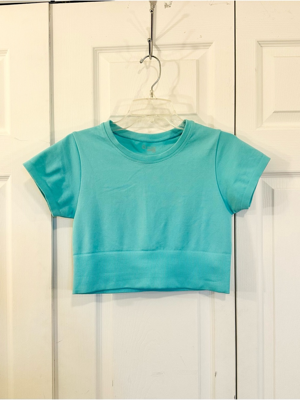 Offline by Aerie Cropped Short Sleeve Shirt M